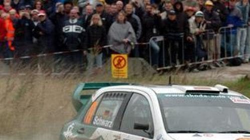 Armin Schwarz s fabií na trati Německé rallye.