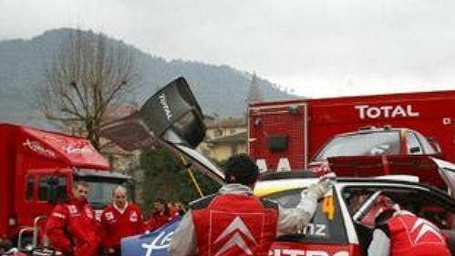 Mechanici týmu Citroën Total při Rallye Monte Carlo.