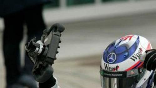Je dobojováno. Kimi Räikkönen dojel v Indianapolis druhý za Michaelem Schumacherem.