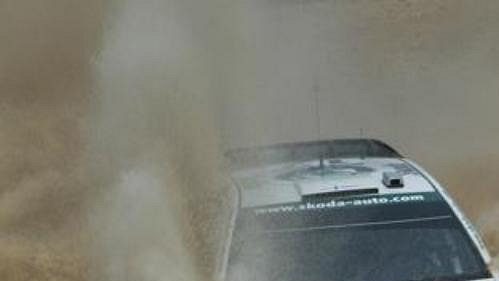 Fin Jani Paasonen s Fabií WRC na trati první rychlostní zkoušky první etapy Mexické rallye.