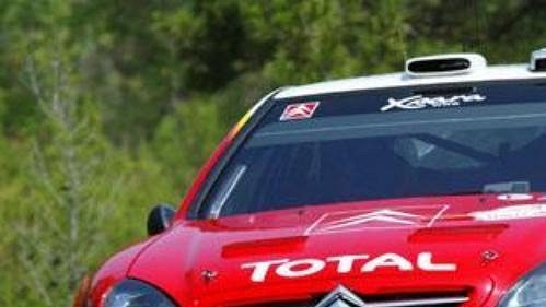 Sebastien Loeb s citroenem na trati Turecké rallye.