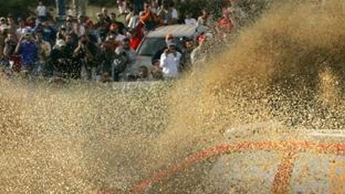 Gilles Panizzi s mitsubishi na trati první etapy Rallye Akropolis.