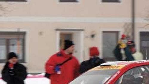 Jan Kopecký za volantem Fabie WRC na zasněžené trati rakouské Jänner rallye. Spolujezdcem je Filip Schovánek.