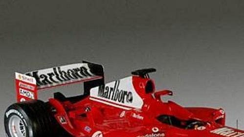 Nový monopost týmu Scuderia Ferrari Marlboro s označením F2004.