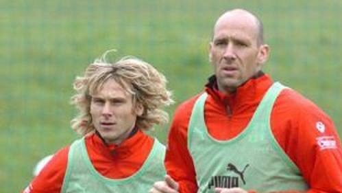 Pavel Nedvěd, Jan Koller a David Jarolím při tréninku české fotbalové reprezentace v Seefeldu.