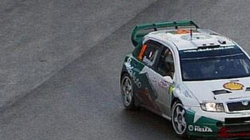 Francouz Alexandre Bengue s vozem Škoda Fabia WRC na trati třetí etapy Ralye Monte Carlo 2005.