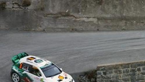 Němec Armin Schwarz s vozem Škoda Fabia WRC na trati druhé rychlostní zkoušky Ralye Monte Carlo 2005.