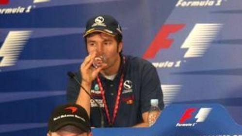 Jezdci na tiskové konferenci. Dole sedící Kimi Räikkönen (vlevo) a Michael Schumacher, nahoře Heinz-Harald Frentzen (vlevo) a Jenson Button.