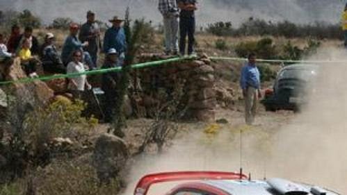 Gilles Panizzi s mitsubishi na trati Mexické rallye.