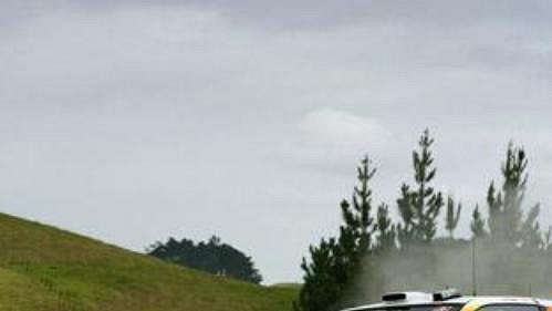 Sébastien Loeb s citroënem na trati shakedownu Rallye Nový Zéland.
