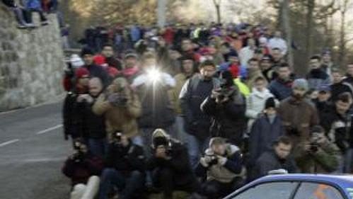 Nor Petter Solberg s vozem Subaru Impreza WRC 2005 na trati Ralye Monte Carlo 2005.