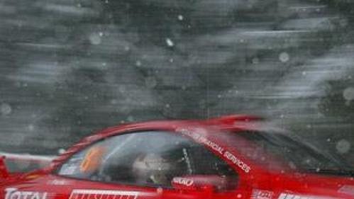 Estonec Markko Märtin na trati Švédské rallye 2005 s vozem Peugeot 307 WRC.