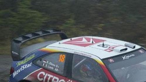Sebastian Loeb s citroënem při shakedownu Britské rallye.