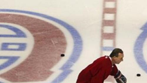 Hokejová legenda Montrealu Canadiens Guy Lafleur se připravuje na slavnostní sobotní zápas