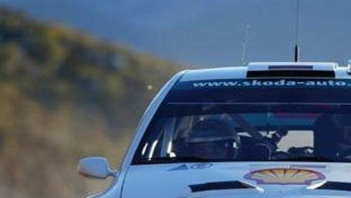 Němec Armin Schwarz s vozem Škoda Fabia WRC na trati druhé rychlostní zkoušky Ralye Monte Carlo 2005.