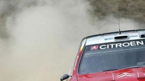 Sebastien Loeb s vozem Citroën Xsara WRC na trati Rallye Mexiko.