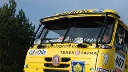 Lopraisovu Tatru pro Rallye Dakar prověřily písečné duny u slovenské Senice.