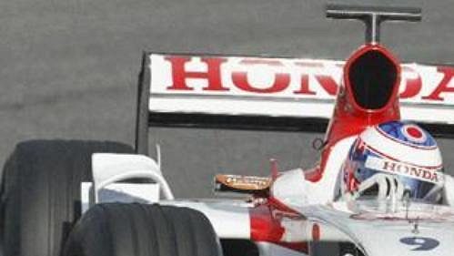 Jenson Button v kokpitu monopostu Honda 006.