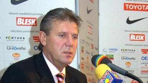 Jozef Chovanec (vlevo) a Daniel Křetínský na tiskové konferenci Sparty