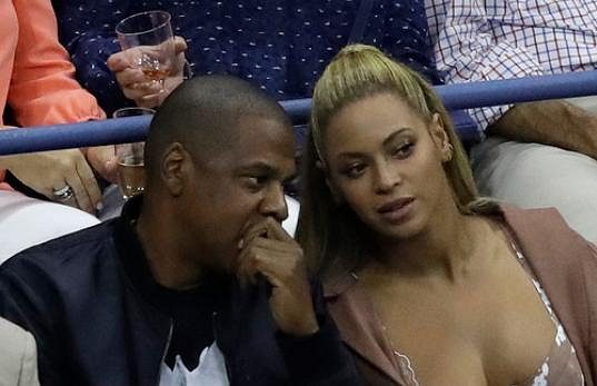 Návštěva z hudebního světa: Jay Z a Beyonce sledovali utkání mezi Američankami Serenou Williamsovou a Vaniou Kingovou na US Open.
