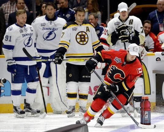Útočník Calgary Johnny Gaudreau (13) při dovednostních soutěžích NHL v Nashvillu.