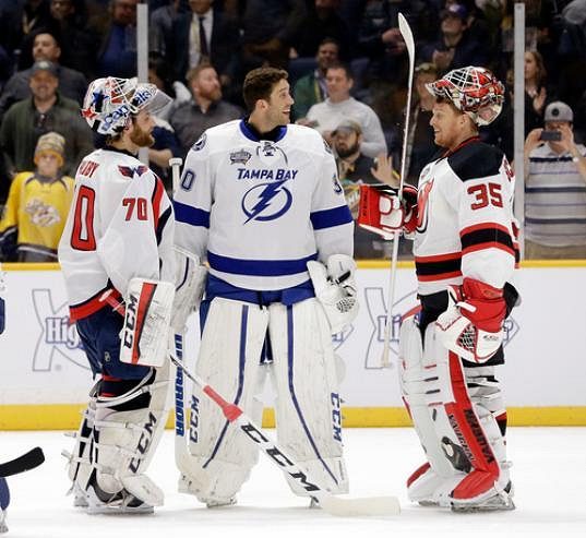Brankáři Braden Holtby (70) z Washingtonu, Ben Bishop (30) z Tampy Bay a Cory Schneider (35) z New Jersey při dovednostních soutěžích NHL.