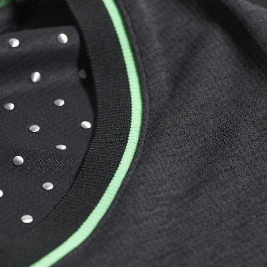 Adidas Supernova Climachill - detail chladicích hliníkových terčíků.