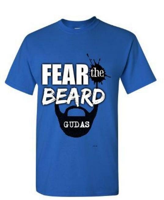 Tričko s potiskem na téma kampaně Fear the Beard inspirované Gudasovým plnovousem.