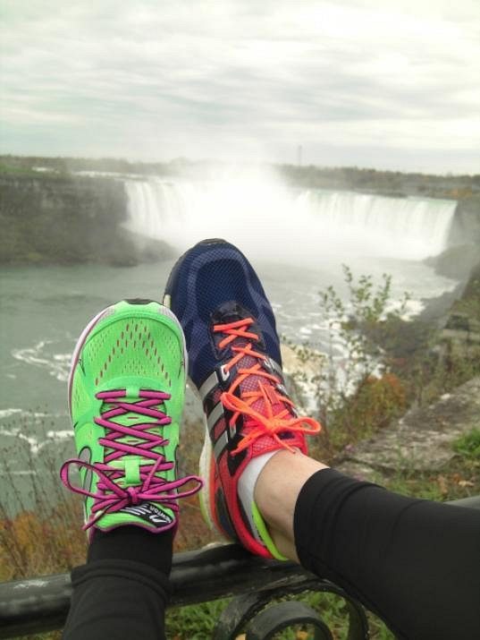 Společně doběhli i k Niagarským vodopádům.