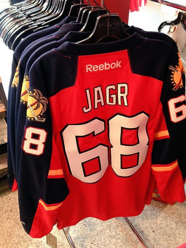 Dres Jaromíra Jágra si fanoušci Floridy Panthers mohou zakoupit již během dnešního domácího duelu s Chicagem.