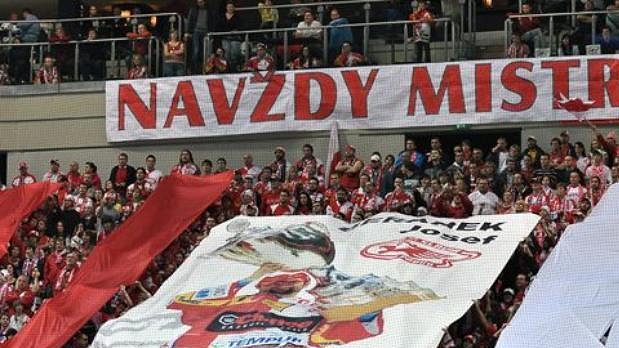 Fanoušci Slavie připravili pro rozlučku Josefa Beránka speciální choreografii.