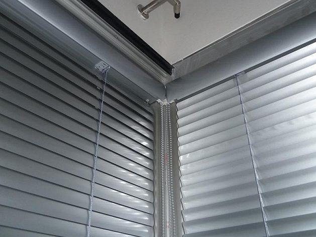 Vnitřní horizontální žaluzie s řetízkovým ovládáním
