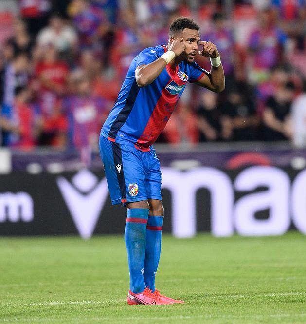 Jean-David Beauguel z Viktorie Plzeň během utkání 3. předkola Evropské konferenční ligy.