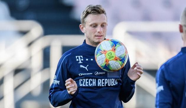 Ladislav Krejčí během tréninku fotbalové reprezentace před zápasy s Anglií a Severním Irskem.