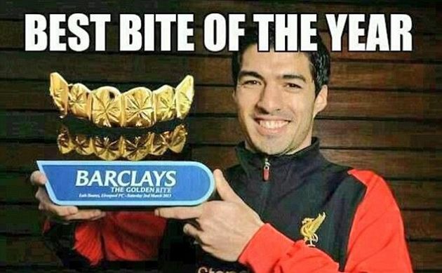 V této sezóně získal Suárez zlatou kopačku pro nejlepšího střelce anglické Premier league, nyní by měl dostat cenu i za nejlepší kousanec roku.