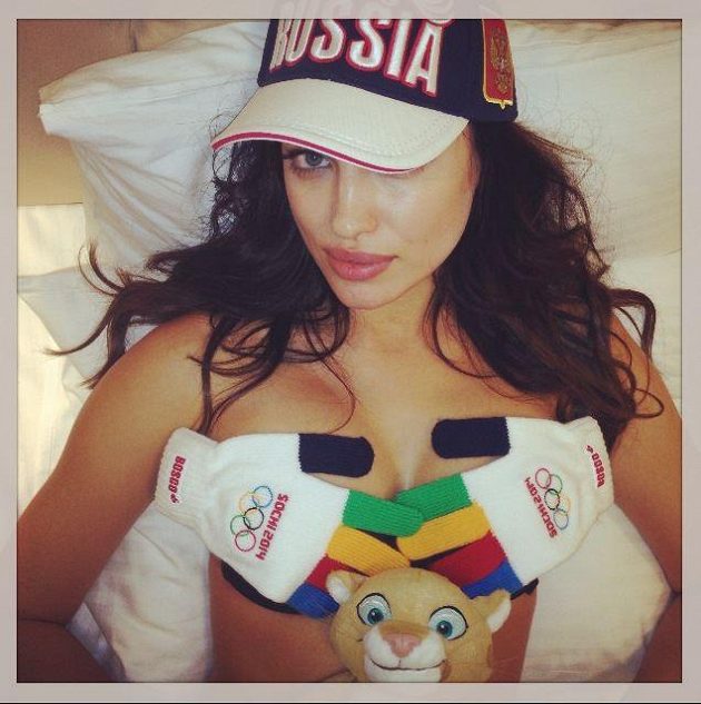 Ruská přítelkyně Cristiana Ronalda Irina Šajková představila svůj olympijský outfit.