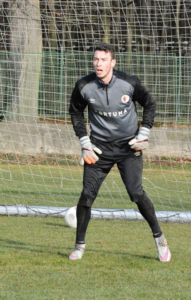 Brankář Slavie Jiří Pavlenka během tréninku v Nymburce.