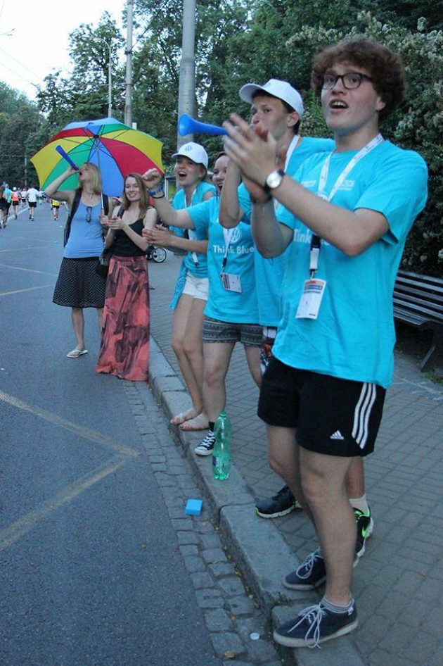 Velký deštník jako poznávací znamení našich fanoušků.