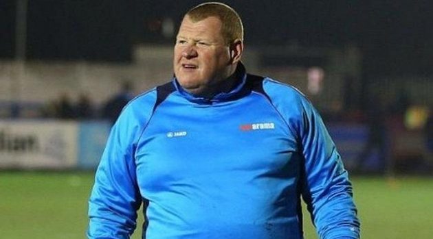 Pokud by se Suttonu zranil první gólman, musel by mezi tyče nejspíš pětačtyřicetiletý Wayne Shaw.