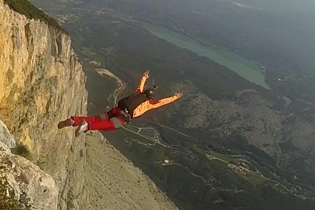 Nově je Hanka Dvorská také basejumperkou.