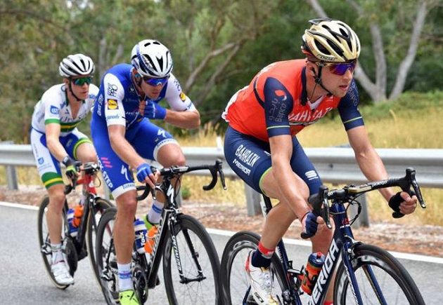Český cyklista Ondřej Cink (vpravo) během 4. etapy závodu Tour Down Under v Austrálii, kdy se blýskl vítězstvím v horské prémii.
