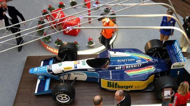 Monopost Benetton-Renault B195, s nímž Michael Schumacher vyhrál svůj druhý titul mistra světa.