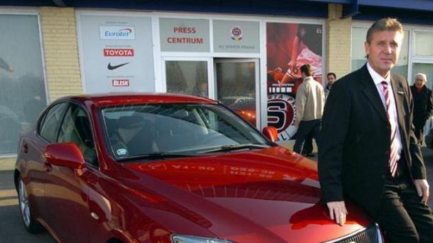 Od vedení Sparty dostal Jozef Chovanec luxusní automobil.