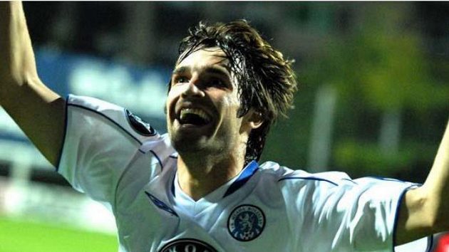 Jan Kysela z Mladé Boleslavi oslavuje vítězství nad Marseille.
