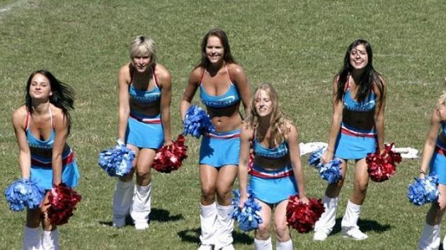 Diváky dostaly svým poločasovým vystoupením do varu Eurotel Cheerleaders.