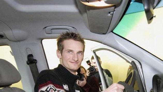 Jakub Janda dostal na rok k užívání Mercedes-Benz Viano.