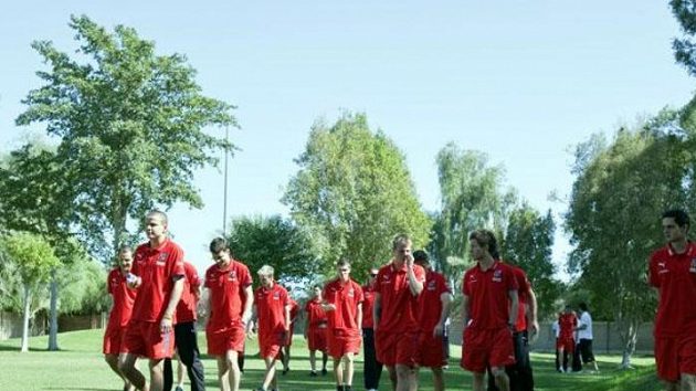 Čeští fotbalisté na procházce po Al Ajnu