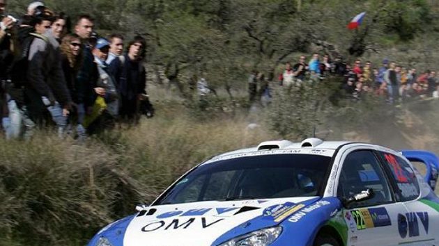 Český jezdec Štěpán Vojtěch s navigátorem Michalem Ernstem na Katalánské rallye