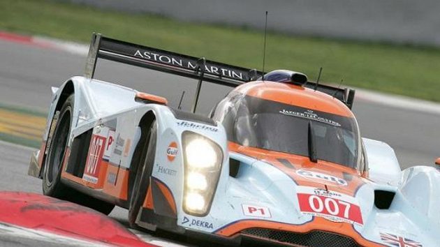 Česko-německá posádka ve složení Jan Charouz, Tomáš Enge a Stefan Mücke vyhrála s továrním vozem Aston Martin závod 1000 km Katalánska.