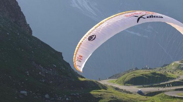 Zase o kousek blíž Monaku. Jan Škrabálek při závodu Red Bull X-Alps.